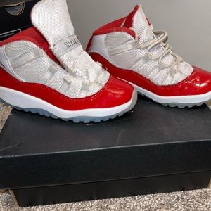 Toddler shoes size 9c